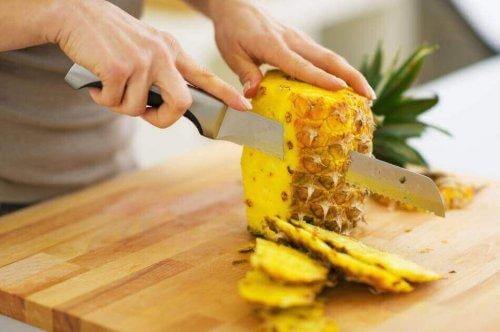पेट का मोटापा : अन्नानास