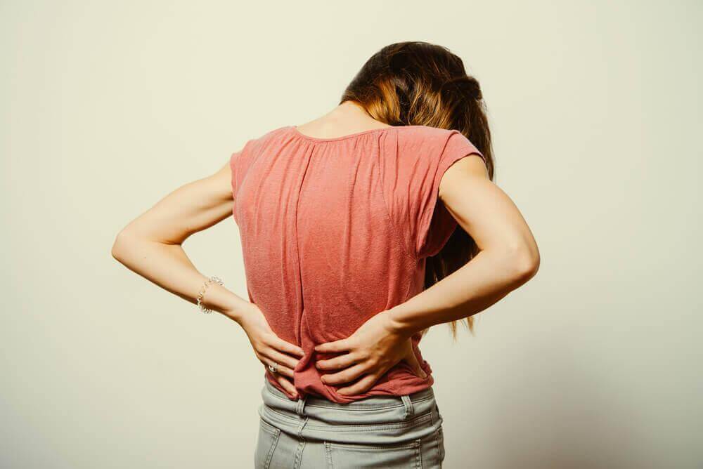 पीठ के निचले हिस्से में दर्द का इलाज : कारण