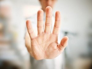 शिकायत करने वाले लोग : दूरी बनायें