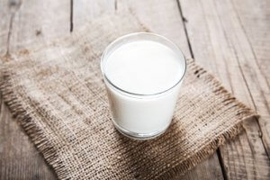मुँहासे में दूध के‌ फायदे