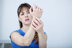 कलाई के दर्द में गर्मागर्म मालिश (Heated Massage)