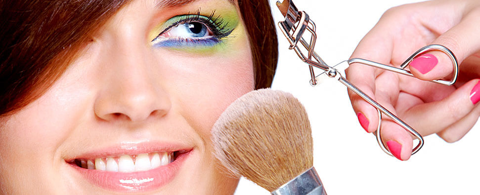 ब्यूटी पार्लर जाकर आप पेशेवर सेवाओं का लाभ उठा सकते हैं