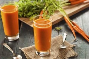 स्लिमिंग वेजिटेबल जूस : Carrot, parsley, and lemon juice