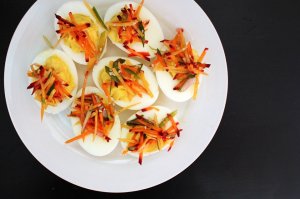ग्वाकामोले के साथ डेविल्ड एग (Deviled eggs)