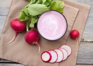 स्लिमिंग वेजिटेबल जूस : Radish, celery, and red cabbage juice
