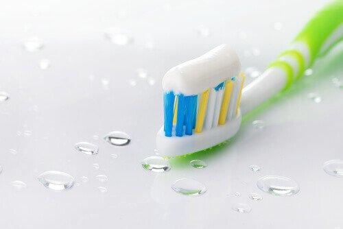 टूथपेस्ट (Toothpaste)