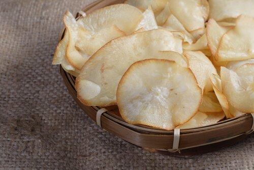 1. युक्का चिप्स (Yucca chips)