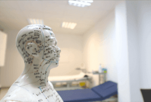 पार्किंसन रोग से लड़ने के लिए ऑरिक्युलोथेरेपी