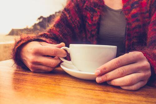 कैफीन प्रत्याहार के लिए बेहतरीन घरेलू इलाज