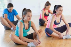 3 स्ट्रेचिंग एक्सरसाइज जो लायेंगी पैरों में लचीलापन