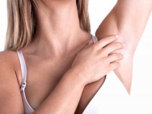 अंडरआर्म्स में गांठ और सूजन (Lumps and inflammation)