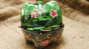 प्लास्टिक की बोतलें : कॉइन पर्स