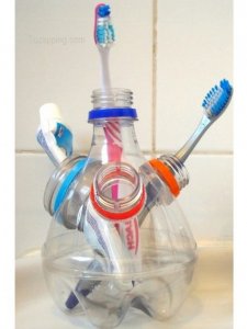 प्लास्टिक की बोतलें : टूथब्रश होल्डर