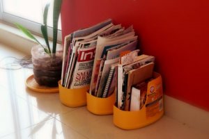 प्लास्टिक की बोतलें : मैगज़ीन होल्डर