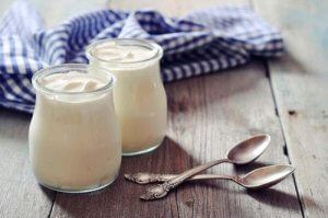 गैस्ट्राइटिस के लिए घरेलू इलाज : प्राकृतिक दही (Natural yogurt)