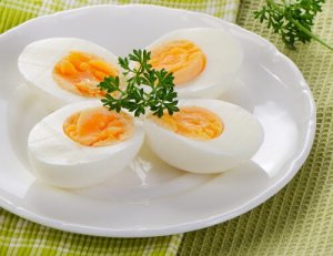 अनिद्रा से मुक़ाबले के लिए बॉइल्ड अंडे