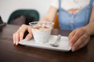 6 हेल्दी स्नैक्स जिन्हें आप काम पर ला सकते हैं