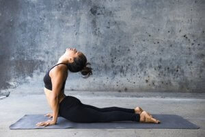 5 योगासन : भुजंगासन या कोबरा पोज ( Cobra Pose)