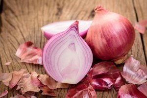 मेलानिन युक्त खाद्य : प्याज (Onion)