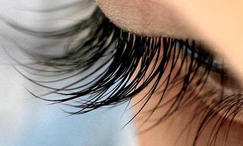 खूबसूरत पलकें हासिल करने के लिए आजमाइए 6 वेजिटेबल ऑयल