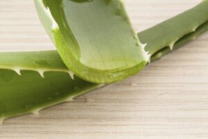 सूजन और आंतों की गैस से लड़ने के लिए एलोवेरा और पपीता रेसिपी