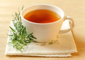 रोज़मेरी और नींबू बाम चाय से ब्लड सर्कुलेशन सुधारें