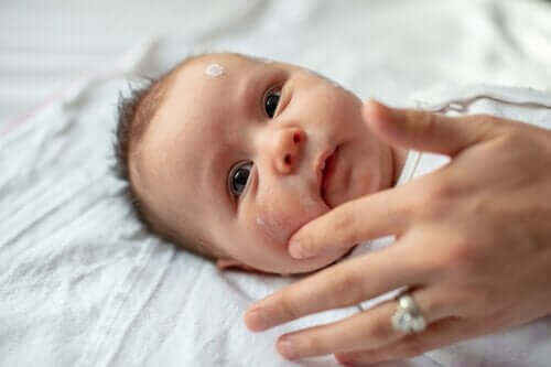 नवजात शिशु की त्वचा की देखभाल के कुछ अहम पहलू