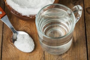 मसूड़ों के रोग के लिए असरदार खारा पानी